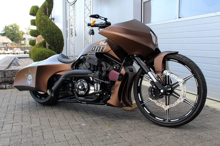Custom bagger-style motorcycle